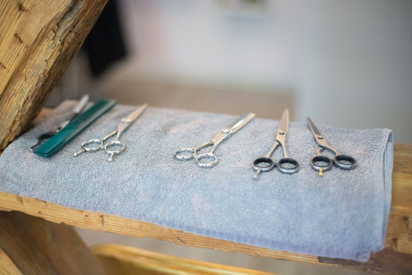 Professional haircutting scissors and comb